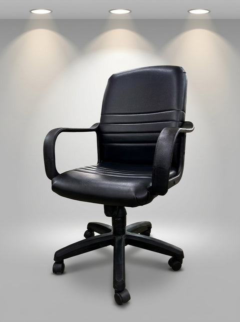 Milano Low-Profile Ribbed Manager Chair – Sleek Black & Chrome - Angle 2